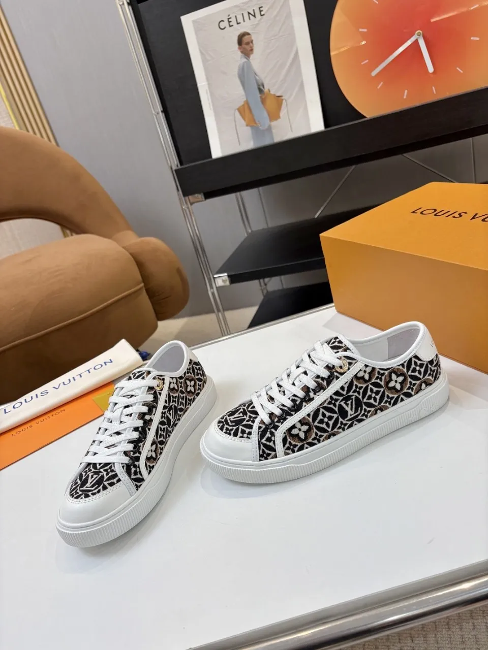 p580🐮🐮 LV couple skate shoes｜Classic jacquard, the ultimate code for a sweet outing! 👫** This pair of shoes is Louis Vuitton's love letter to fashionistas💌 - **classic presbyopic skate shoes**, the perfect choice for couples to go out on the street!  🔸 **Luxury details are a must-have**: Jacquard fabric  🔸 **So comfortable that you don’t want to take it off**: The sheepskin lining is skin-friendly and breathable, warm in autumn and winter without stuffing your feet, refreshing in spring and summer without being sticky, and you can wear it with a high-end feel in all seasons!  🔸 **Steady sense of security**: Non-slip rubber outsole, perfect grip, accompanying you through romantic streets.  **💑 Couple outfit inspiration**: ▪️ For boys, pair with leggings + baseball cap for a trendy street look!  ▪️ Girls can wear short skirts or shark pants, and the sweet and cool style is easy to choose~ **#Louis Vuitton #couple shoes #presbyopia classic** **👉 Click to collect and become the most fashionable CP in the circle of friends with him! ** Fabric: Imported cowhide/classic jacquard fabric Lining: Sheepskin lining Sole: Original rubber sole Size: Women’s size 35-42 (40/41/42 customized) Men’s size 39-45 (39.45 customized)